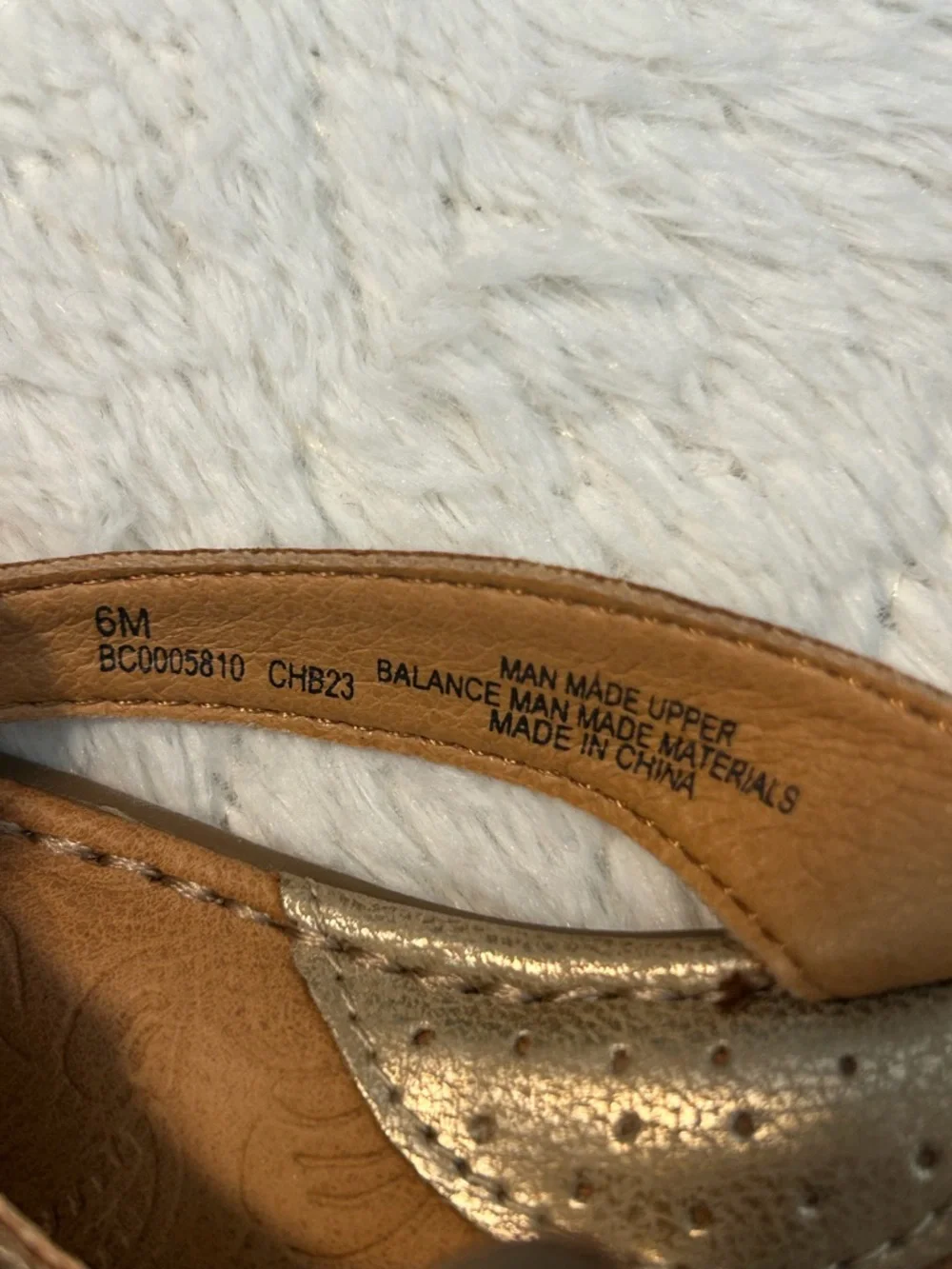b.o.c. Tan Slip On Sandal Metallic Gold Floral Detail Sz 6 Beach Vacation Summer